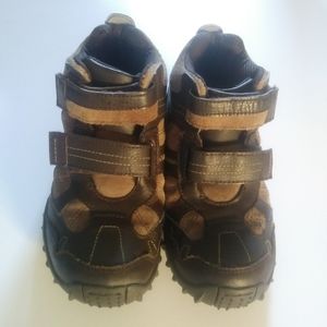 stride rite hiking boots